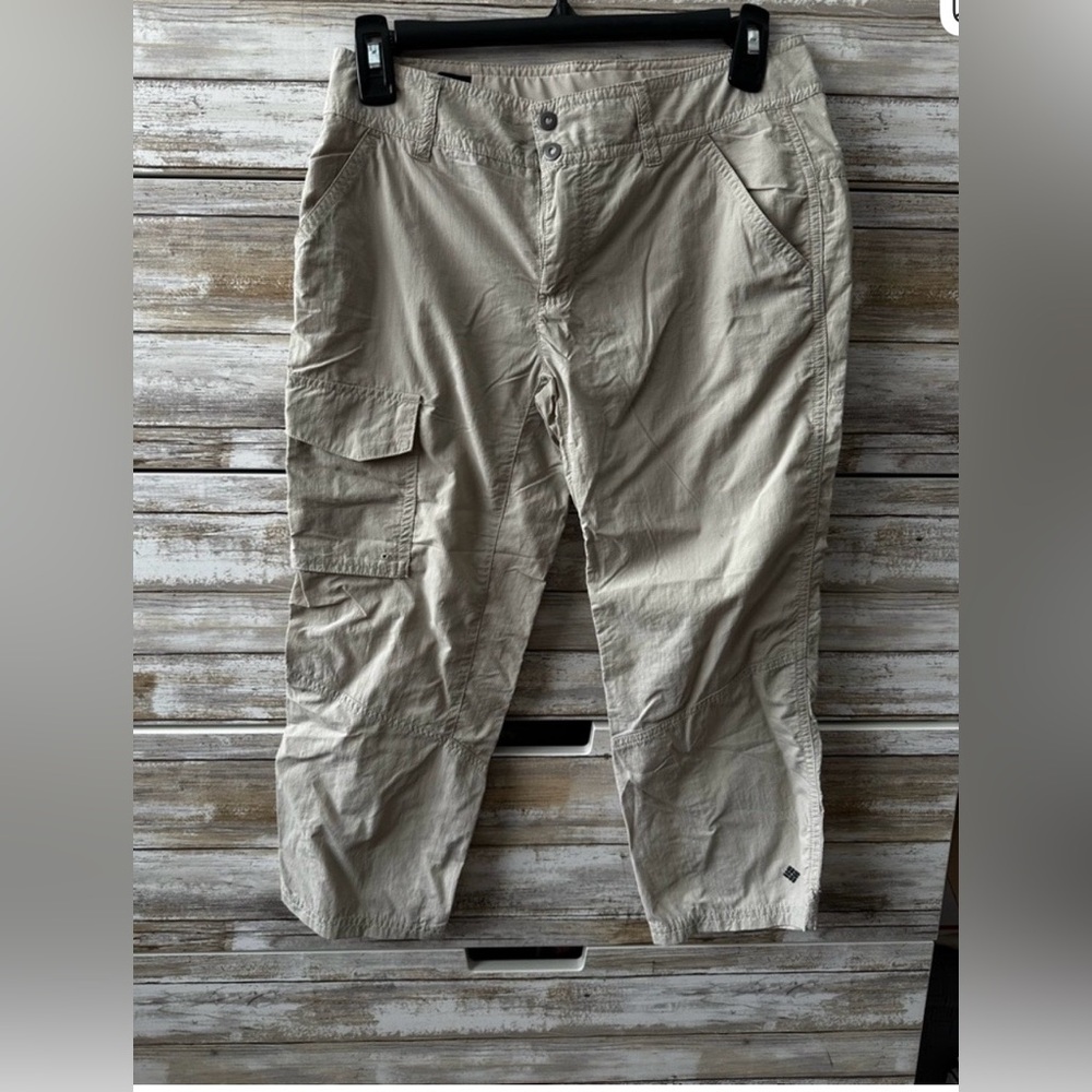 🤎 Columbia Tan Capri Cargo Pants Size 4